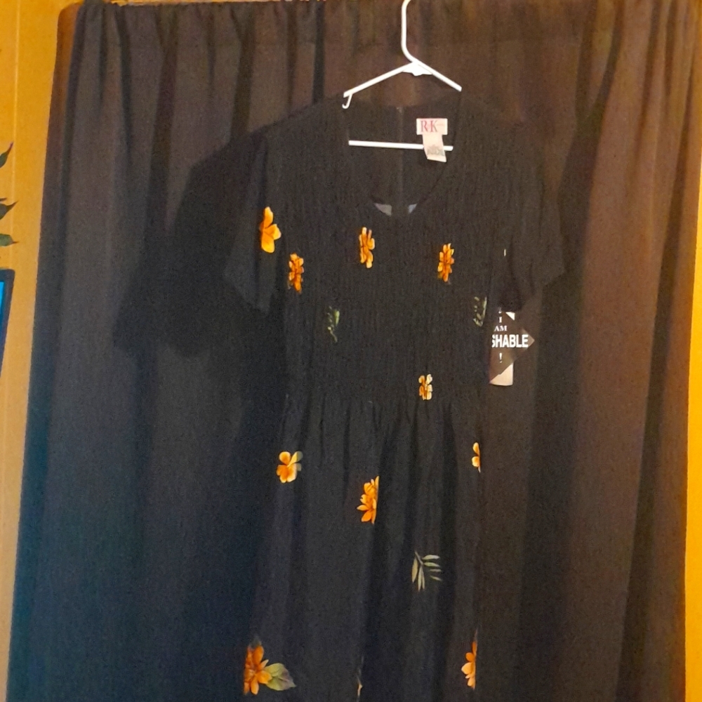 R&K FLORAL DRESSNwt